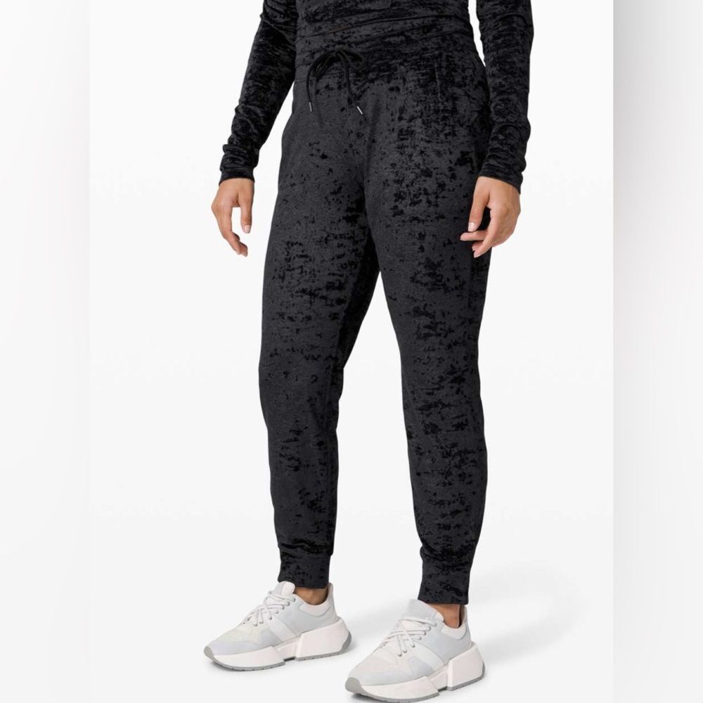 Lululemon Ready to Crush Jogger
Black size 2